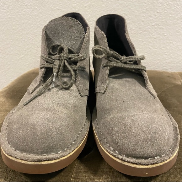 Clark Boots Mens 7M Women 9 Grey Suede Chukka Rubber Sole - Picture 6 of 10
